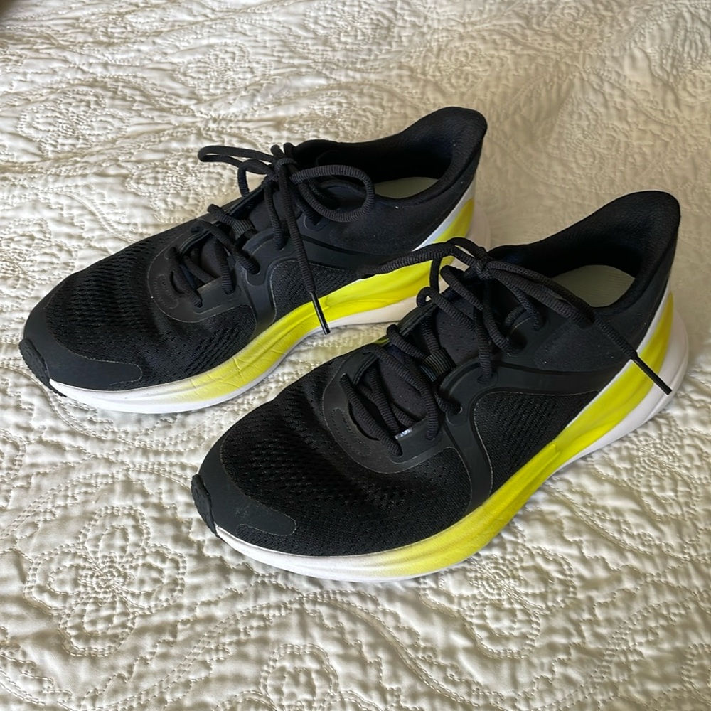 Lululemon Blissfeel Womens
Running Shoe